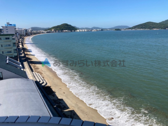 �Z�˂���̒��]�ʐ^�@�x�����_����̕��i